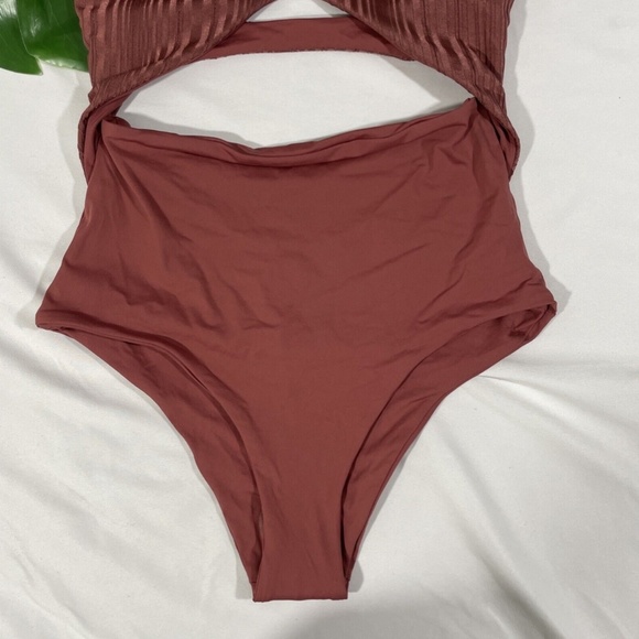 NWT Tavik [ Small ] Penelope Slinky Rib One Piece Swimsuit‎ in Berry - Picture 5 of 11